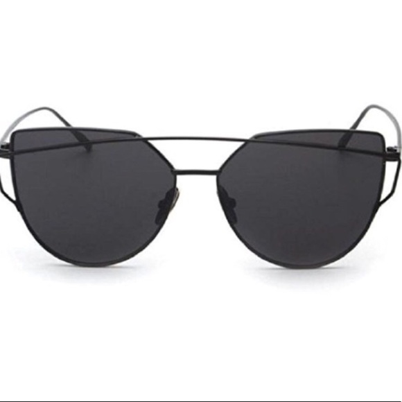 Black Mirrored Sunglasses - Picture 5 of 6